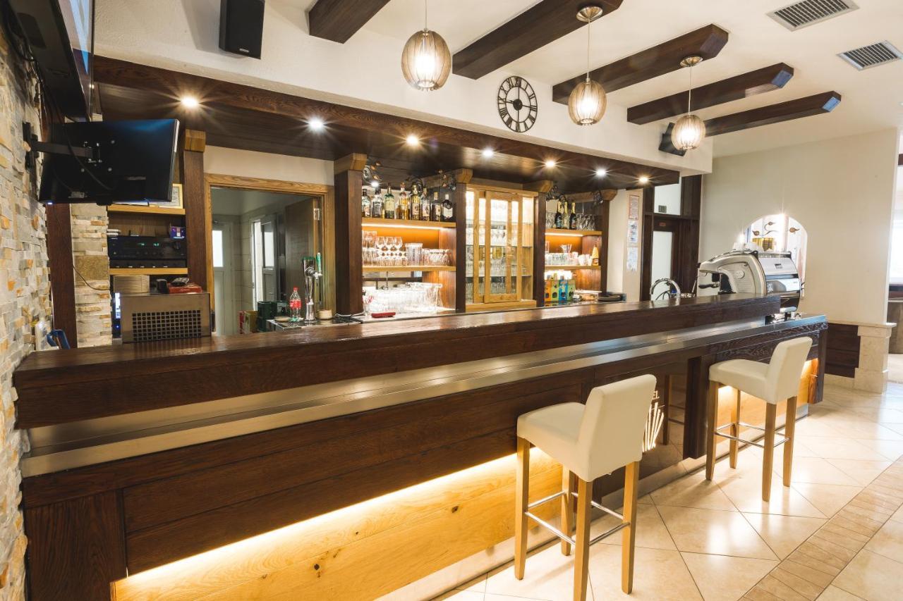 Hotel Smuk Semic المظهر الخارجي الصورة